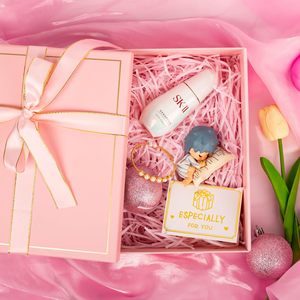 Élégante grande boîte cadeau en papier rose avec carte, ruban et papier de soie déchiqueté pour Noël, anniversaire, mariage, anniversaire de mariage - Product Image 5
