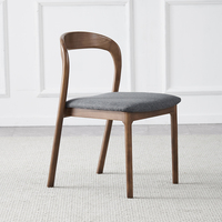 Chaises de salle à manger de restaurant design moderne de luxe avec revêtement en cuir PU, structure en bois massif, pieds en bois et dossier rond