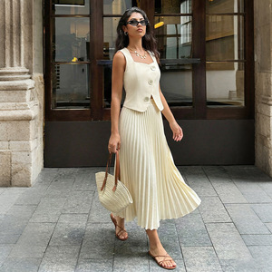 Completo da Donna: <span class=keywords><strong>Top</strong></span> Senza Maniche Stile Blazer con Bottoni <span class=keywords><strong>e</strong></span> <span class=keywords><strong>Gonna</strong></span> Plissettata <span class=keywords><strong>a</strong></span> <span class=keywords><strong>Vita</strong></span> <span class=keywords><strong>Alta</strong></span> Elasticizzata, Set Due Pezzi - Product Image 3