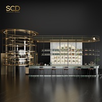 Kiosque de bar de luxe tout-en-un avec comptoir incurvé en marbre vert, présentoir de bouteilles en forme de tour dorée, étagère arrière en verre, LED personnalisée 3D OEM gratuite