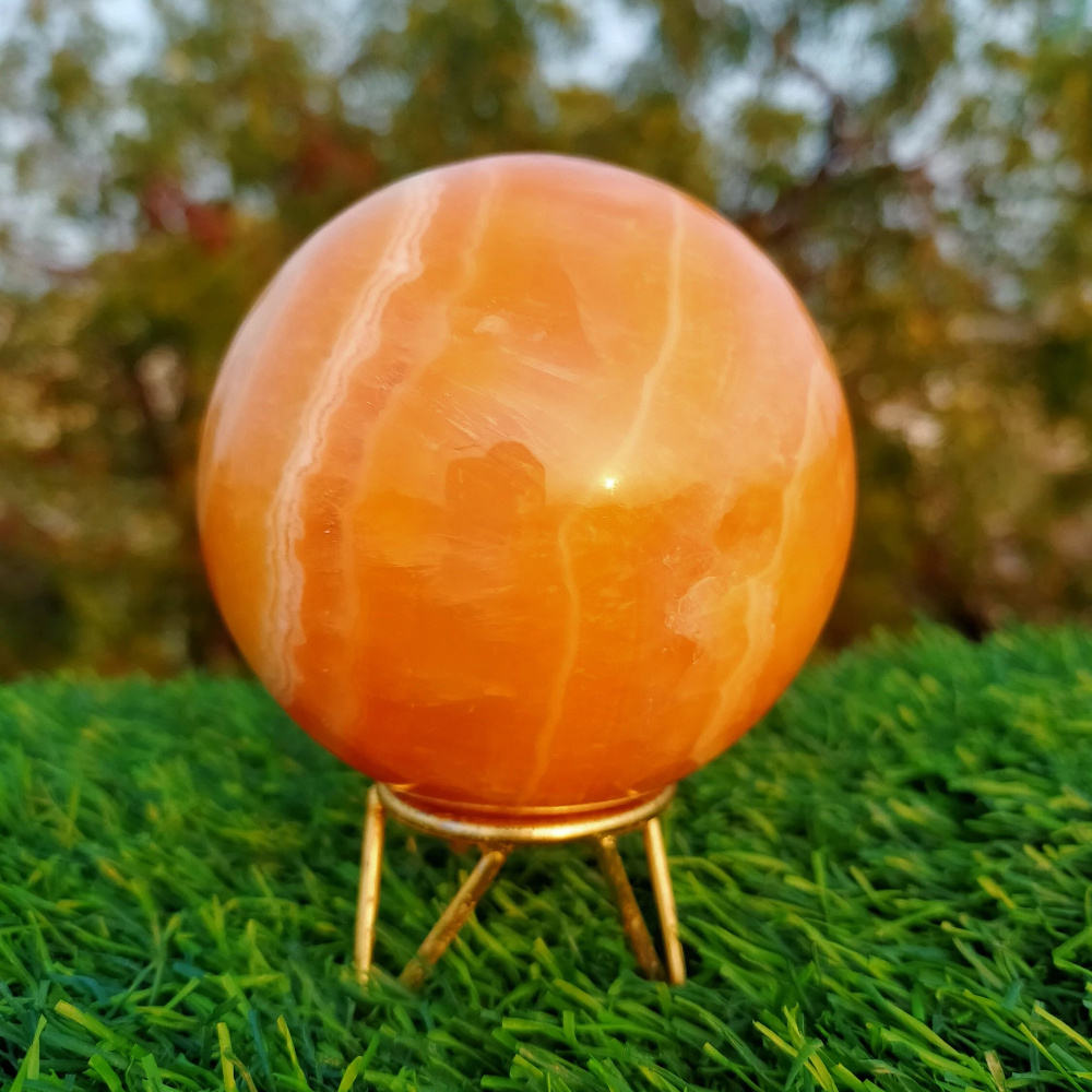 ทรงกลมแคลไซต์สีเหลือง