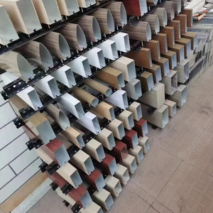 Plafond en aluminium en forme de U de couleur personnalisée pour les intérieurs commerciaux - Product Image 1