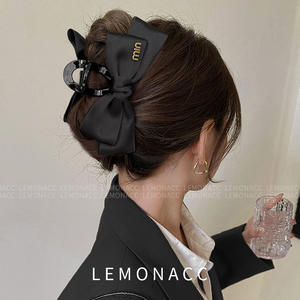 Fermaglio per Capelli Personalizzabile da <span class=keywords><strong>Donna</strong></span> e Ragazza, Grande, Bianco Crema con Fiocco Nero Carino in Raso Lussuoso, con Artigli in Metallo, Accessorio per Capelli Originale - Product Image 4