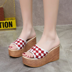 Nouvelles pantoufles tendance pour femmes, imprimé léopard, printemps-été, élégantes et polyvalentes, augmentant la taille, 817 - Product Image 1