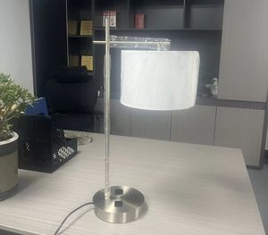 Lampe de chevet personnalisée pour hôtel, chambre king-size Wyndham, lampe de chevet simple pour chambre d'hôtes, corps en fer nickel brossé avec USB et prise - Product Image 3