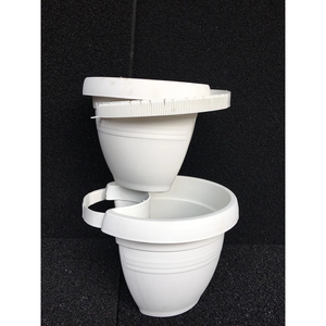Pot de fleurs suspendu en plastique pour balcon avec crochet et plateau de drainage, idéal pour la culture de fleurs, légumes et herbes en extérieur sur clôture - Vente en gros - Product Image 5
