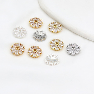 อุปกรณ์ตกแต่งเครื่องประดับ DIY ลูกปัดคริสตัลทรงดอกไม้ ชุบทอง 14k ทองแดงฝังเพทาย C21 - Product Image 1