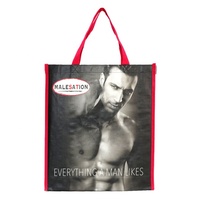Sac de shopping en PP tissé entièrement imprimé avec logo personnalisé, sac fourre-tout moyen laminé imperméable pour la promotion de marques de vêtements et de sous-vêtements pour hommes