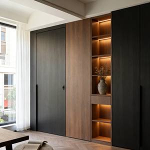 Armario de Madera Contemporáneo de Alta Gama con Puerta de Listones y Herrajes de Latón, Organizador de Armario Personalizado para Dormitorio o Apartamento - Product Image 6