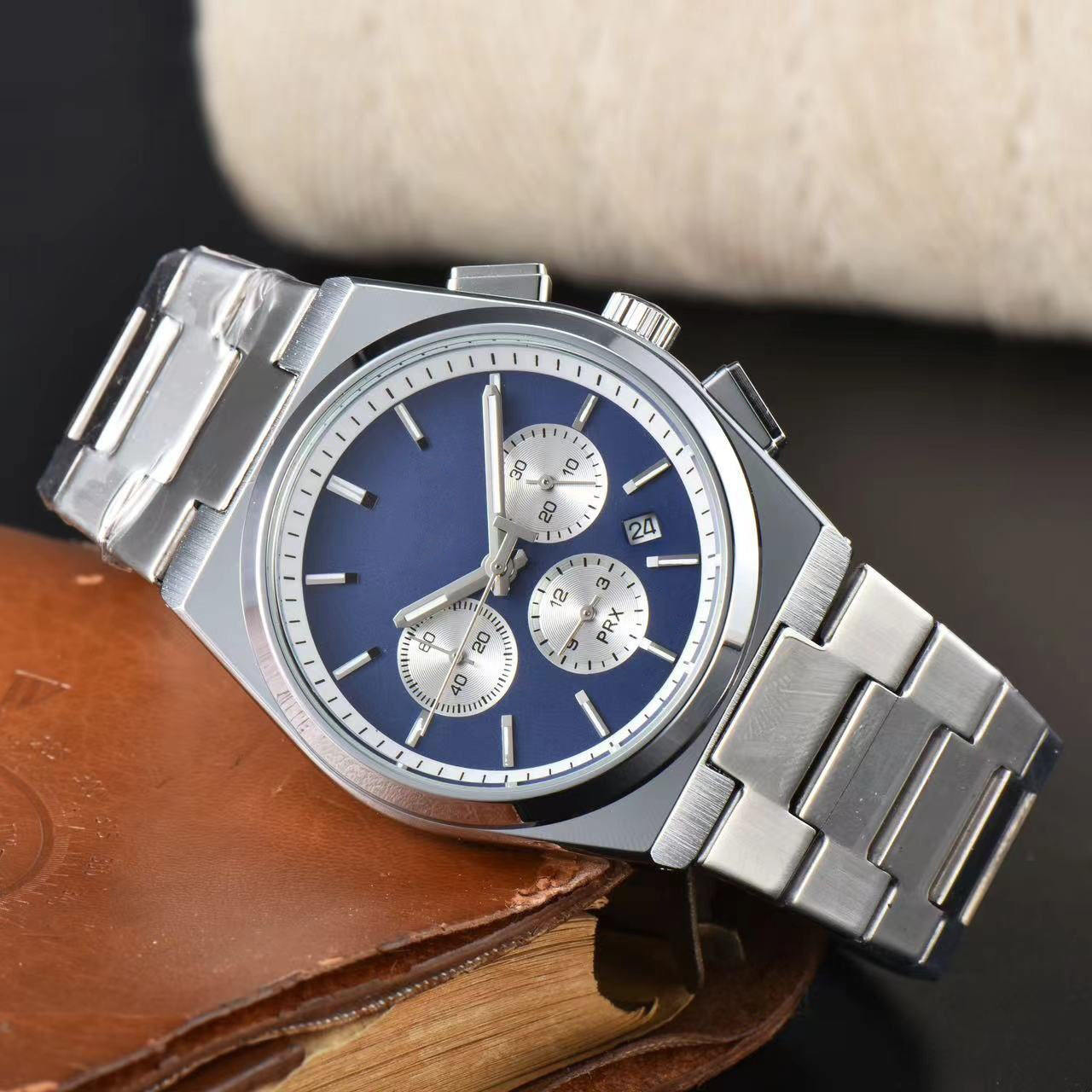 สีเงินน้ำเงินเข้ม