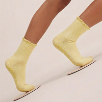 Chaussettes de yoga antidérapantes BiLu OEM personnalisables en couleur, chaussettes à grip personnalisées sous marque privée, chaussettes de sport en gros pour le yoga et le Pilates pour femmes