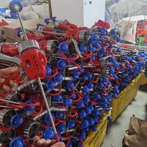 Venta Directa de Fábrica - Pistola de Goma Dura Giratoria con Múltiples Rodamientos de Calidad Reforzada, Diseño Antigoteo, Fácil de Usar y Duradera - Product Image 6