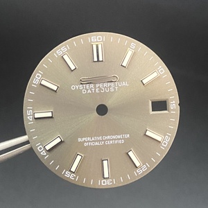 Componenti per Modifica Orologi: Quadrante Sunburst in Lega di Rame da 28,5 mm con Indici a Barra Quadrata e Luminescenza Verde, Compatibile con Movimenti NH35/36 - Product Image 3