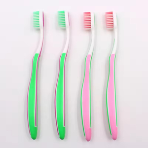 Cepillo de Dientes de Alta Calidad con Bloques de Color y Limpiador de Lengua de Goma para Hotel, Hogar, Adultos y Niños - Product Image 1
