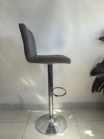 Chaise de bar haut de gamme avec dossier, pivotante, réglable en hauteur, sans accoudoirs, structure métallique, base ronde sur piétement