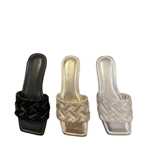 รองเท้าแตะแบบสวมสำหรับผู้หญิงแฟชั่นฤดูร้อนสำหรับใส่กลางแจ้ง คุณภาพสูง สีเงิน หัวเหลี่ยม น้ำหนักเบา จาก QuiteS Wholesale - Product Image 2