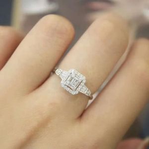 Bague de fiançailles Xinfly Fine Jewelry en or 18 carats avec diamant carré VS de 0,40 ct - Product Image 1