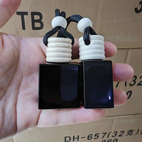 Diffuseur de parfum carré en verre noir mat personnalisé avec couvercle en bois, capacité 10 ml, design suspendu, sérigraphié