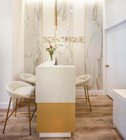 Dubai Luxury Perfume Shop Interior Design Décoration Présentoirs Magasin de maquillage Présentoir en bois pour huiles essentielles Étagère murale