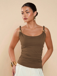 Gilet court plissé à col en U pour femme, style européen et américain, avec boucle métallique, fines bretelles, coupe ajustée et amincissante. - Product Image 5