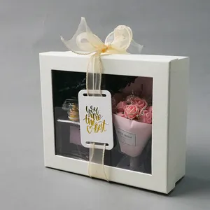 カスタム白い小さなリボンは、透明なPVCウィンドウで四角い紙の段ボールチョコレートキャンドル香水石鹸ギフト包装箱を飾る