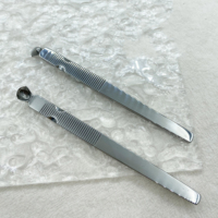 Pousse-cuticules double-embout réutilisable en acier inoxydable 420 haut de gamme, forme fer à cheval, carré plat, avec logo personnalisé