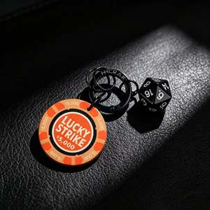 Porte-clés promotionnel <span class=keywords><strong>en</strong></span> céramique <span class=keywords><strong>en</strong></span> forme de jeton de <span class=keywords><strong>poker</strong></span>, porte-clés porte-bonheur de casino, souvenir, avec pendentif dés, cadeau - Product Image 2