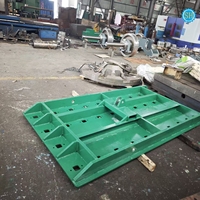 Services de tôlerie et de soudage pour plaques de pelle en acier au carbone, laminées à froid et décapées pour l'industrie sidérurgique