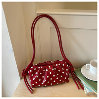 Sac à bandoulière en nylon résistant à l'eau, style moderne et contemporain, avec charmes de mode, en cuir pleine fleur, sac bandoulière en cuir