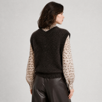 Chaleco de punto grueso para mujer, diseño personalizado ODM, color marrón chocolate, cuello en V, tejido de punto acanalado, venta al por mayor de fábrica, top de punto.