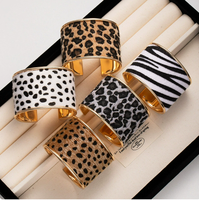 Bracelet ouvert imprimé léopard sauvage pour femme, style punk cool, en résine plaqué argent/or, tendance rétro européenne, mode personnalité pour mariage