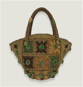 Sac à main de luxe fait main par un fournisseur indien, orné de perles et brodé, pour femme, idéal pour les événements spéciaux, disponible à la vente - Product Image 3