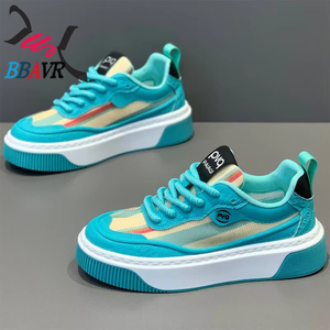 Venta Directa de Fábrica de Zapatos Casuales de Malla Transpirable para Verano, con Tacones Bajos y Plataforma Elevada . - Product Image 1