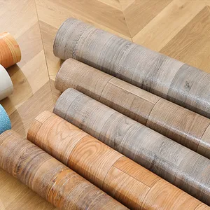 Fabrication chinoise de parquet design en bois Carreaux de sol en plastique Rouleaux de sol stratifié Linoléum Plancher en vinyle PVC à prix réduit