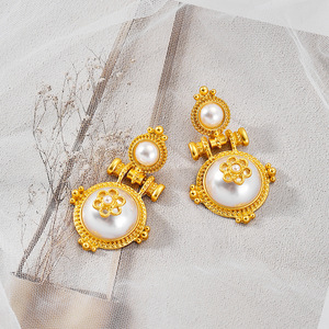 Vente chaude <span class=keywords><strong>Victoria</strong></span> Vintage Baroque Perle Tassel Blanc Perle D'or Tassel Boucle D'oreille pour les Femmes - Product Image 3