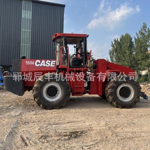 Tracteur agricole Case 5504 4x4, moteur rouge, transmission par engrenages - Product Image 4