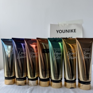 Love Spell Velnet Petels Eau <span class=keywords><strong>De</strong></span> Parfum 236ml, Loción Perfumada Victoria'<span class=keywords><strong>s</strong></span> Secret, Fragancia Original <span class=keywords><strong>de</strong></span> Marca, Perfume Original para Mujer - Product Image 1