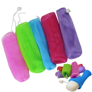Sacs en filet exfoliants en plastique pour savon, avec cordon de suspension pour le corps, le bain et la douche - Gain de place - Product Image 1