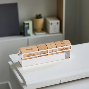 लक्जरी स्टेनलेस स्टील और लकड़ी डेस्कटॉप सजावटी तारीख तालिका कैलेंडर रचनात्मक घूर्णन सतत गहने उपहार बॉक्स दीवार हस्ताक्षर - Product Image 4