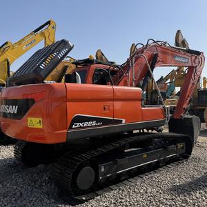Excavatrice sur chenilles Doosan DX225LCA d'occasion, 22 tonnes, origine Japon, modèle 2022, avec moteur PLC, boîte de vitesses, pompe et roulement, à vendre - Product Image 2