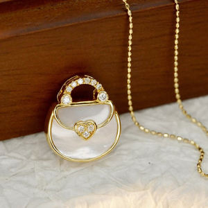 Collier pendentif en or massif 18 carats MaiYi avec nacre et diamants, cadeau de mariage ou de fiançailles - Product Image 1