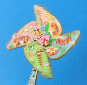 Aimants de réfrigérateur souvenirs personnalisés de haute qualité, <span class=keywords><strong>moulin</strong></span> <span class=keywords><strong>à</strong></span> <span class=keywords><strong>vent</strong></span> rotatif <span class=keywords><strong>à</strong></span> quatre feuilles, aimant de réfrigérateur en métal par le fabricant d'aimants de réfrigérateur - Product Image 2