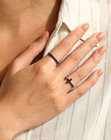 Bague empilable en argent sterling S925 avec croix incrustée de zircon cubique bleu étincelant, bijou de doigt minimaliste élégant unisexe