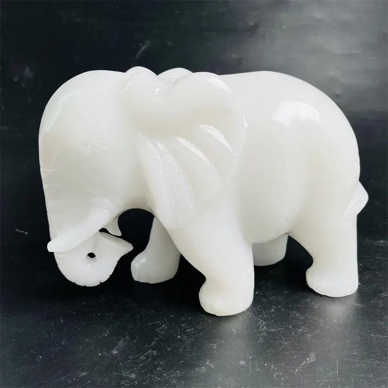 装飾のための天然水晶動物手彫り彫刻白い翡翠象