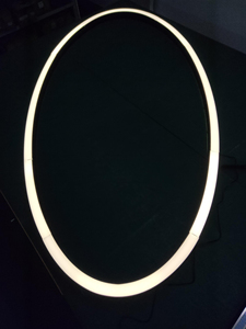 Cercle <span class=keywords><strong>de</strong></span> suspension LED moderne élégant avec grande courbe distinctive et <span class=keywords><strong>forme</strong></span> ovale télécommande petite taille <span class=keywords><strong>de</strong></span> lampe - Product Image 5