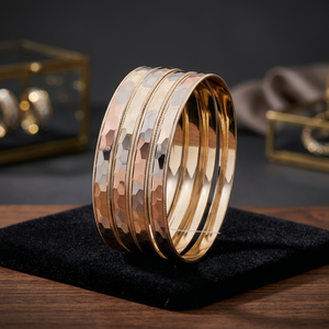Vente en gros de bracelets pour femmes en laiton plaqué or 3 tons, bracelets modernes multicolores, bracelets tricolores, bracelets de luxe, bijoux de mode - Product Image 3