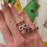 Gemnel Statement Chunky Statement Ring im modernen Stil mit individuellem Steinfarben-Design, vergoldeter Messing-Dreifach-5A-CZ-Siegelring