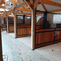 Équipement équin européen Panneaux d'écurie pour chevaux en bambou galvanisé permanent Boîtes pour chevaux