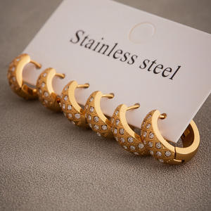 ห่วงยางใส่หูลายตารางหมากรุกสลักจาก CNC และแหวนสวมหูทรงเพชรสแตนเลสแบบเดียวกับดาราอินเทอร์เน็ต - Product Image 4