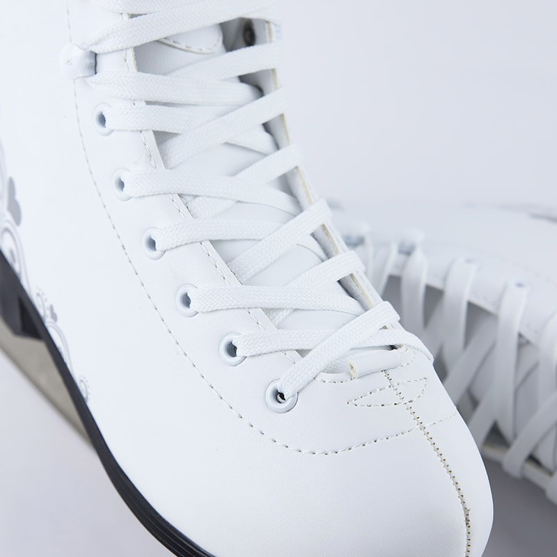 Skates Miniatures 1:12 – Paire De Patins à Glace En Résine Blanche Pour Poupées, Accessoire Réaliste, Décoration Hivernale